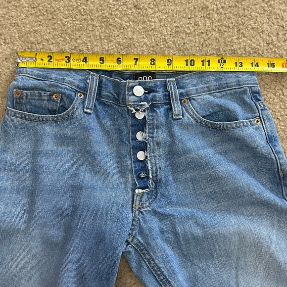 Urban Outfitters BDG Women’s Size 24 Boyfriend Low Rise Distressed Jeans - Picture 8 of 8